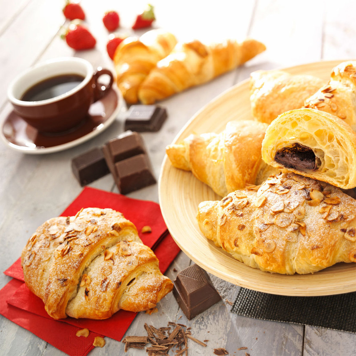 CROISSANT CON CREMA DI NOCI E NOCCIOLA 64 x 100g