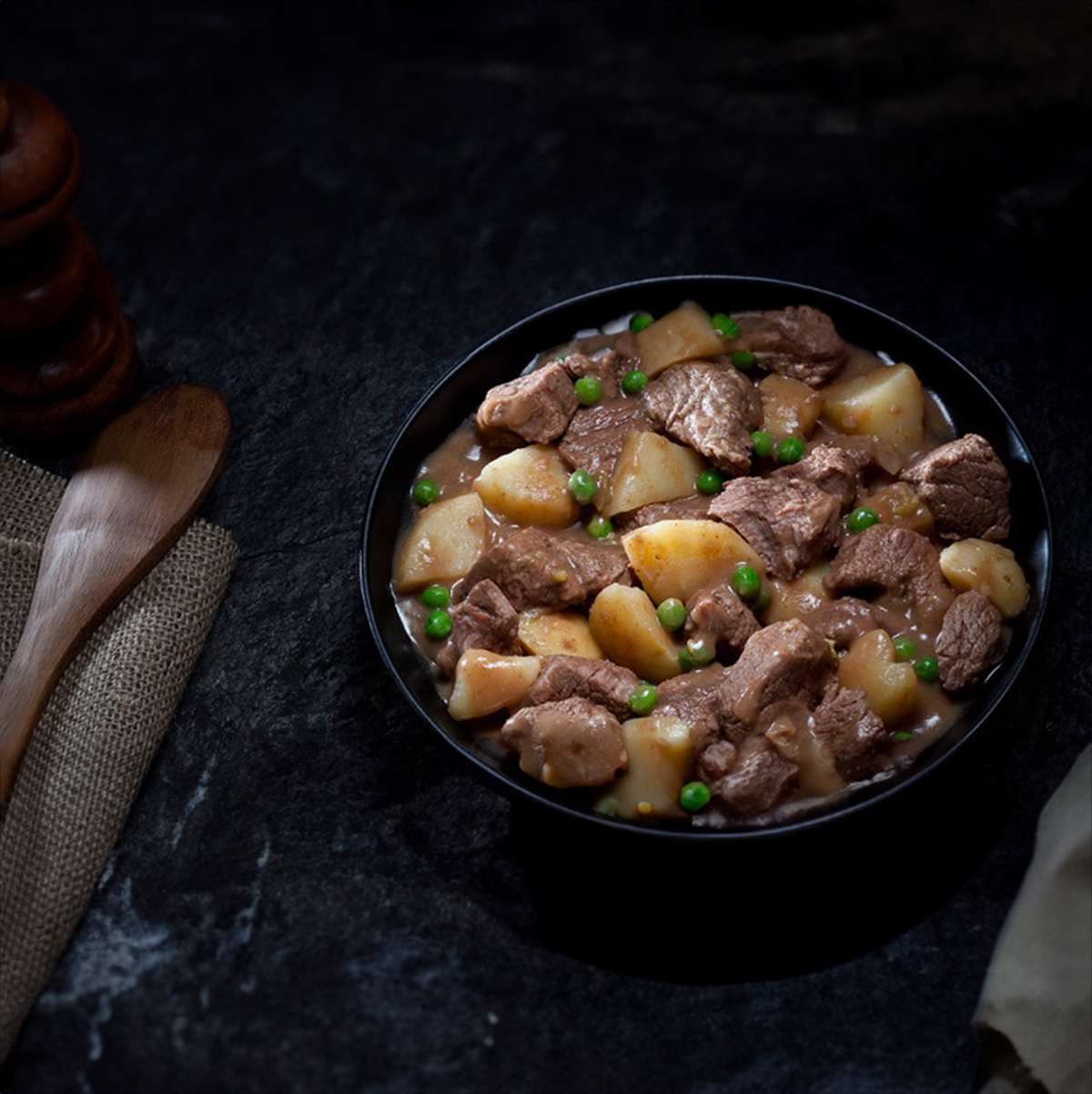 SPEZZATINO DI MANZO PATATE E PISELLI 4 x 0,7kg